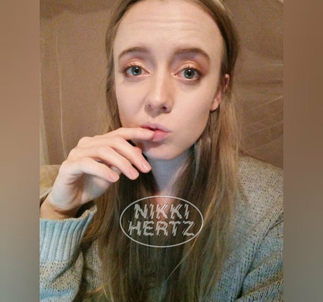 thenikkihertz erotic star picture