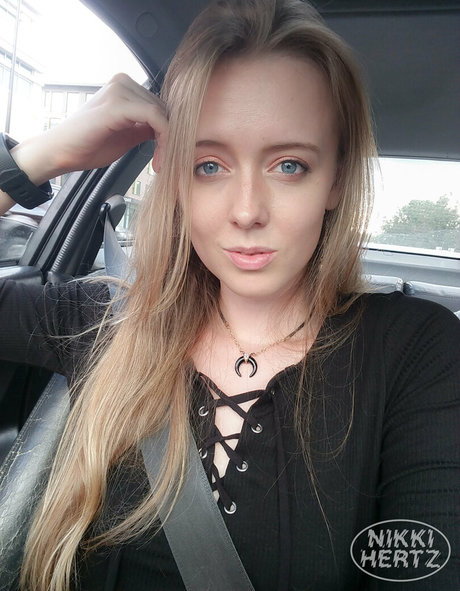 thenikkihertz hot pornstar pics