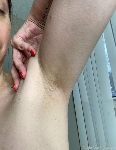 goddess tickle hot model photo