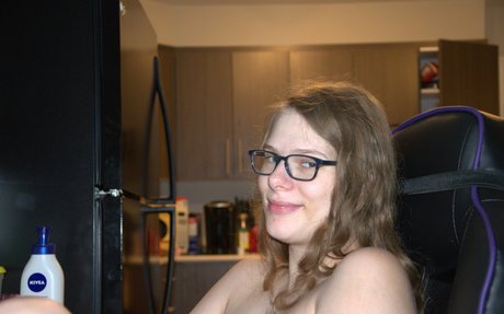 therealallicat pretty model photo