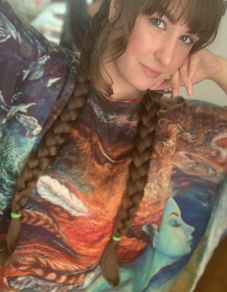 NSFWLeia sexy actress pic