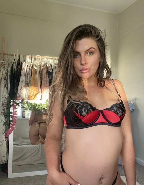 clitriinee2 erotic actress images