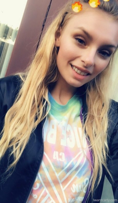 carlyraeofficial star sex picture