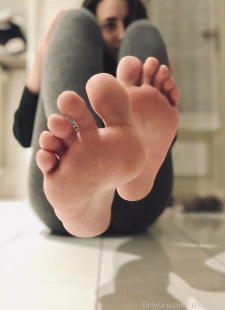 giantesselixs nude star photo