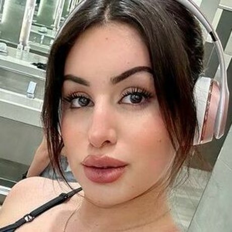 soir ellehcim hd model pic