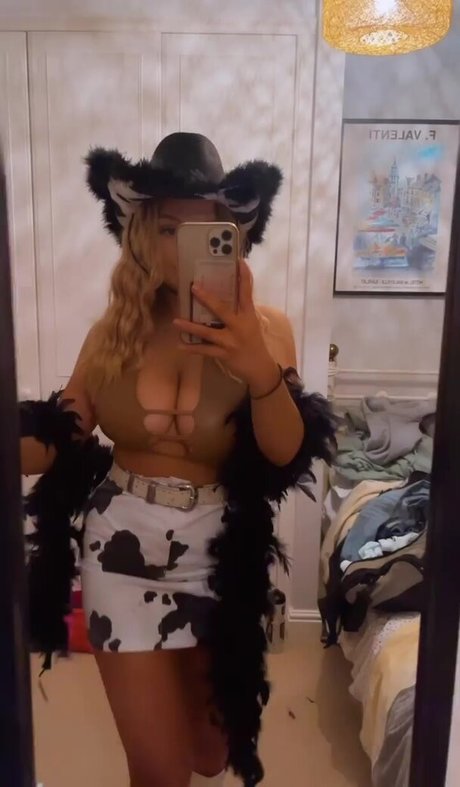 Chloe Ilsley star sexy image