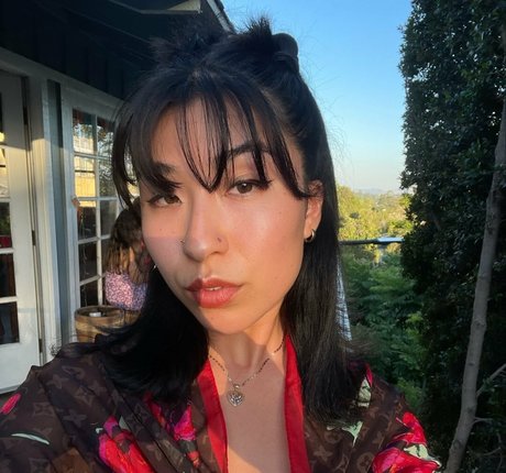 cecethebrat model top picture