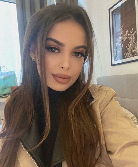 Maya Bulgarien model high quality images