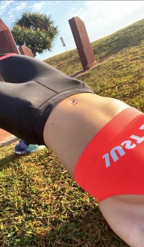 Isabelle Cornish pretty model galleries