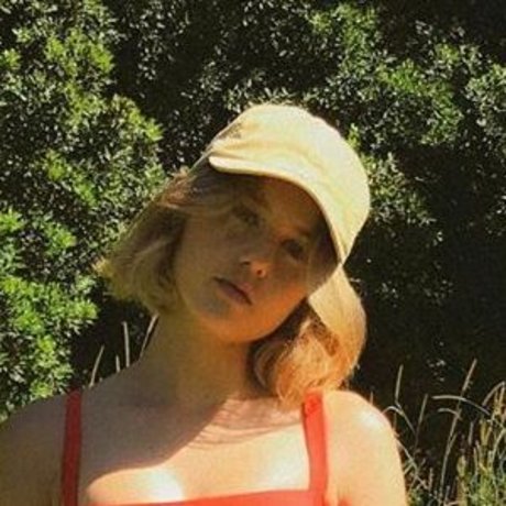 Isabelle Cornish perfect model photo