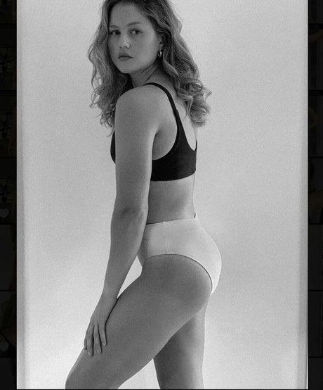 Isabelle Cornish xxx model pic