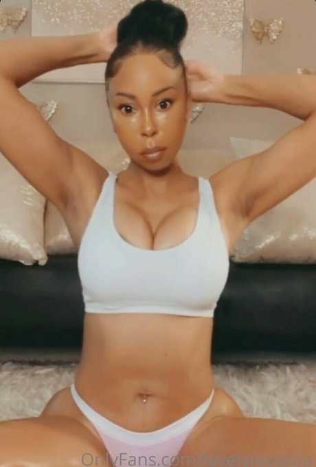 Lovelynicocoa hot model photo