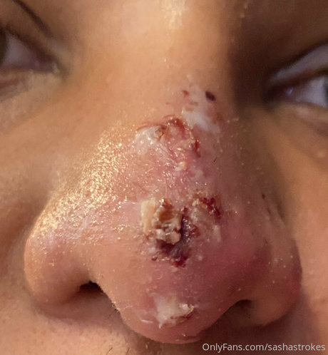 sashastrokes art model picture