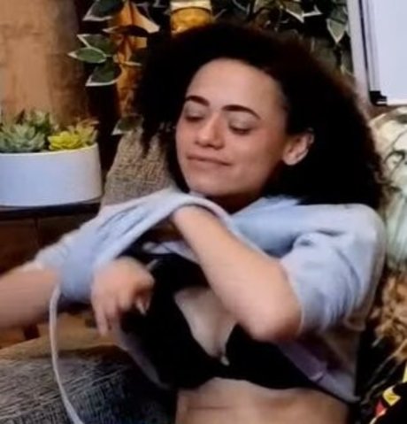 BlackKrystal naked model img