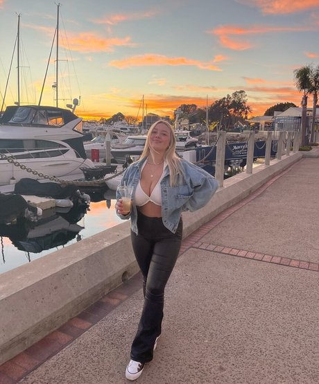 Peytn model exclusive img