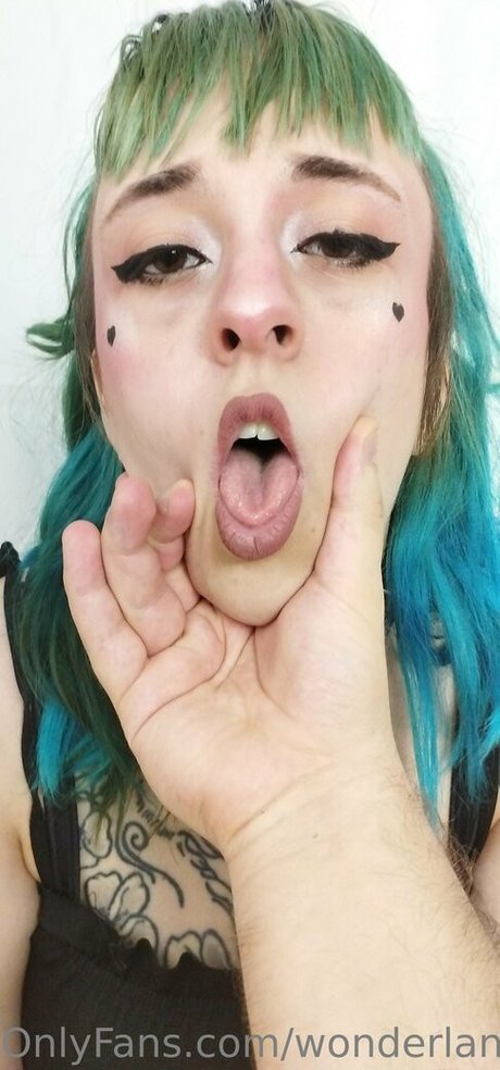 wonderlandkueen hd actress photos