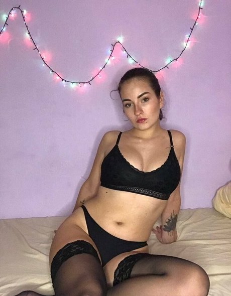 anyabrunette naked star img