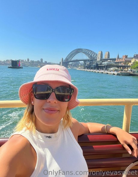 onlyevasweet model erotic pictures