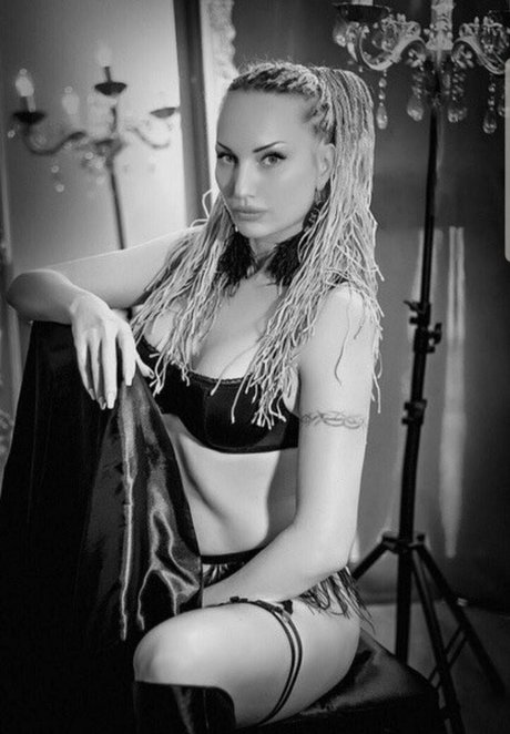 miafreefree pornstar erotic photos