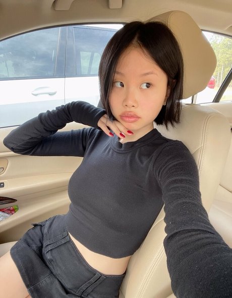 Lisa Rottenbugeyes sexy model pictures