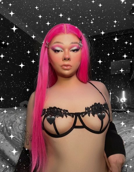 TSlali pretty pornstar gallery