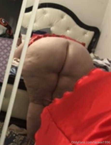 laceee1996 pornstar top photo