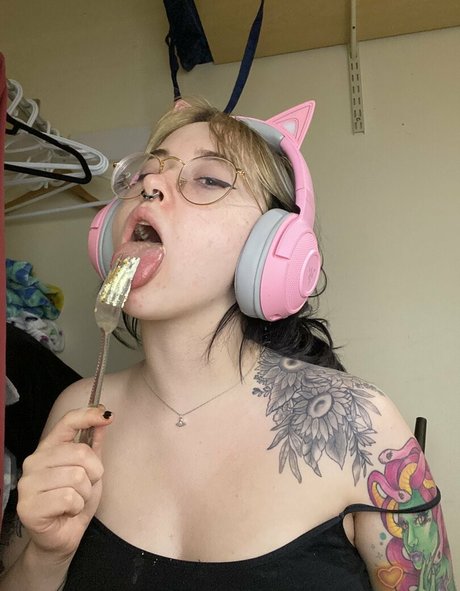 getmeoffpls model nude picture