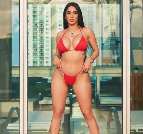 Jasleen Brar sexy model picture