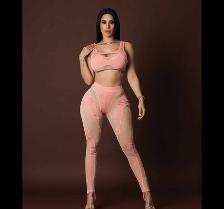 Jasleen Brar perfect model image