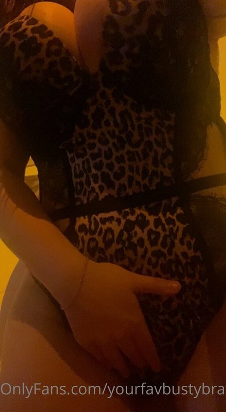 yourfavbustybrat sex pornstar pic