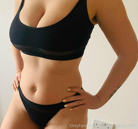 free curvykatie1991 model naked photos