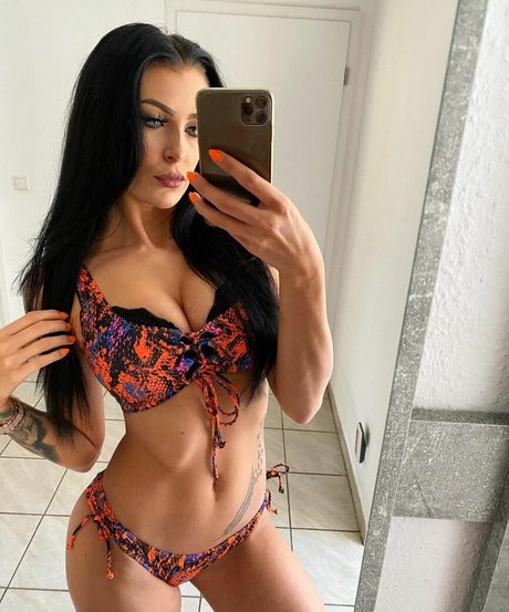 Selina Fox adult star img