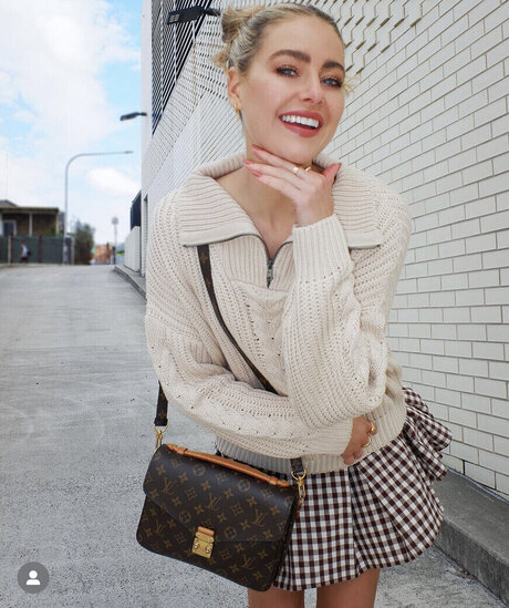 April Rose Pengilly pornstar high quality image