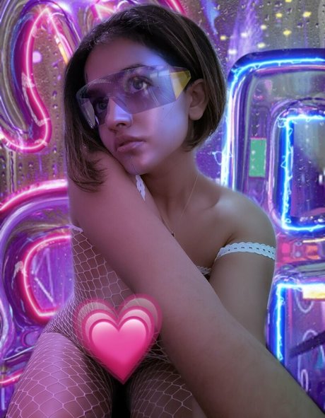 Little Grapefruit star nude pic