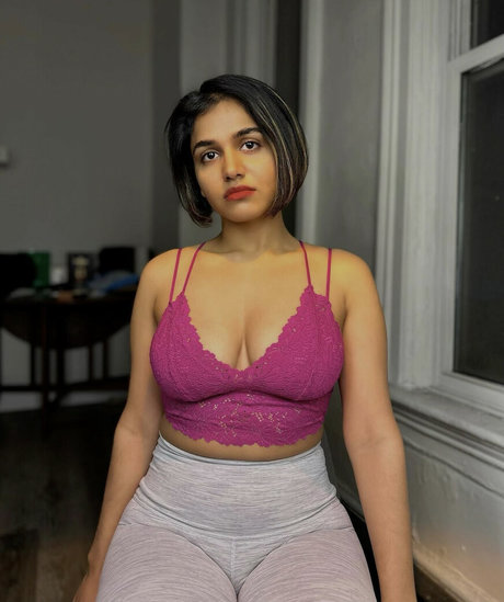 Little Grapefruit model erotic pic