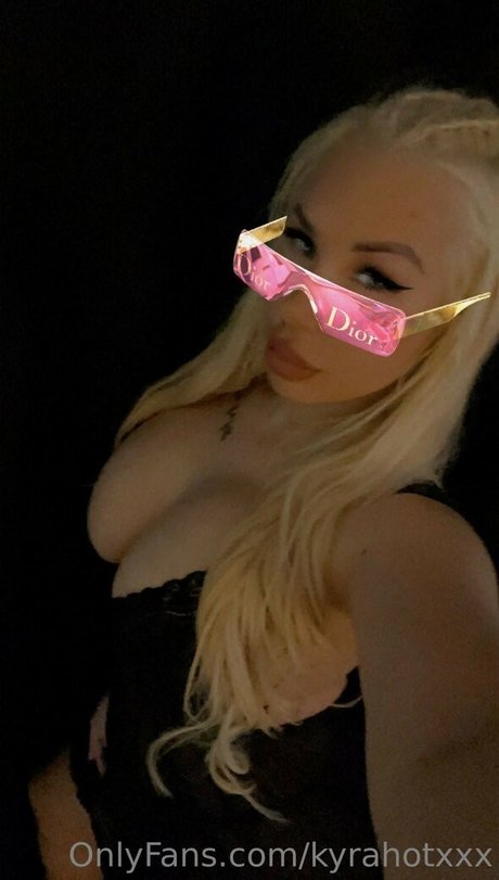 Kyra Hot pretty star image