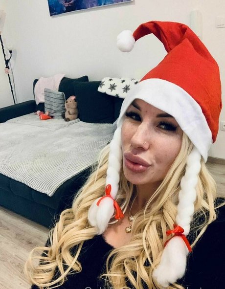 Kyra Hot pornstar beautiful pictures