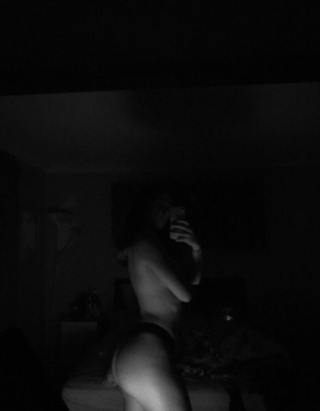 peachy bee nude star pic