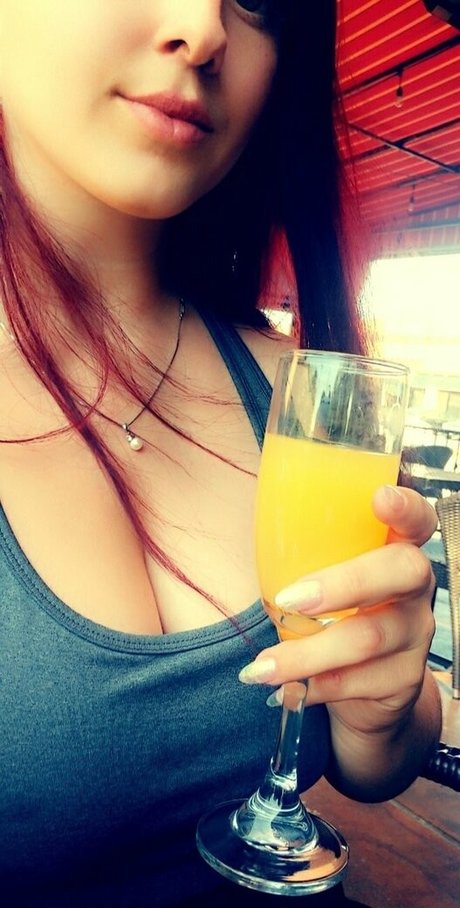 lewdicornfree beautiful model img