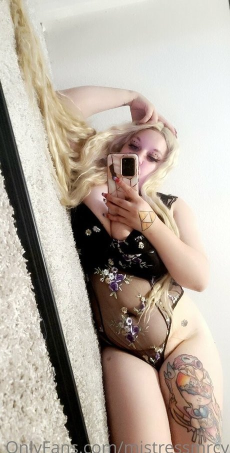 mistressmrcy free model pictures