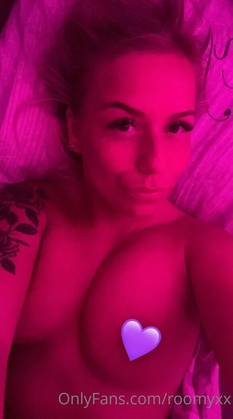 roomyxx model best images