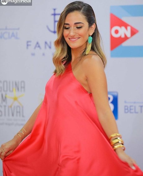 Amina Khalil hot model image