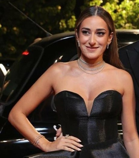Amina Khalil star pretty pics