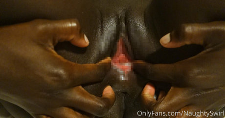 naughtyswirlfree model nice pictures