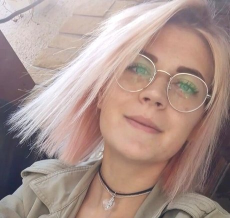 Caroline Haas pornstar pretty photo