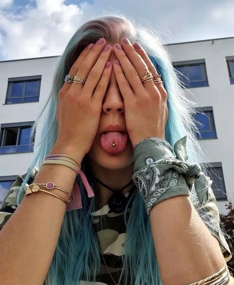 Caroline Haas adult star img