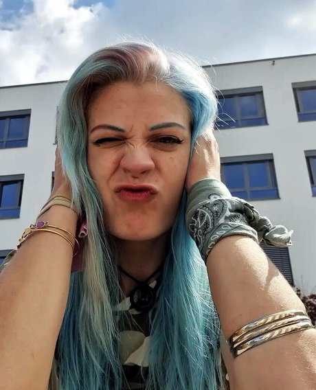 Caroline Haas pornstar nudes pics