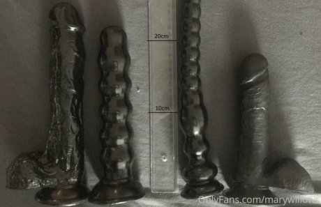 marywillows nudes model image