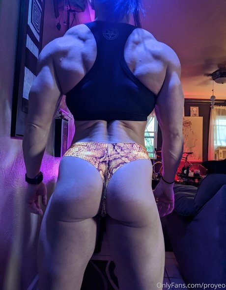 Angela Yeo top star img