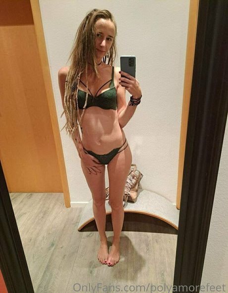 polyamorefeet erotic model images